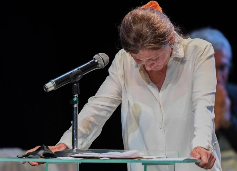 Con un emotivo discurso, Ingrid Betancourt relató momentos de sus años de secuestro entre 2002 y 2008. Valoró el encuentro y pidió a los exintegrantes de las Farc seguir en el camino de la reparación. FOTO AFP