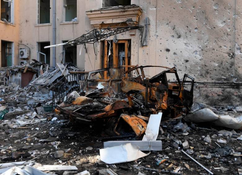 Panorama en Kharkiv, Ucrania tras un bombardeo ruso. FOTO: EFE.