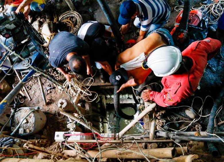 Un antioqueño entre los mineros atrapados en socavón en Neira