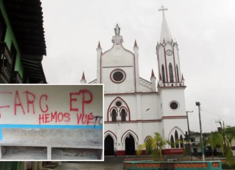 Adelante, uno de los graffitis dejados en la incursión de Nariño. Atrás, iglesia de este municipio. FOTO: Archivo EL COLOMBIANO