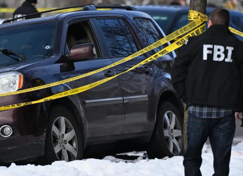 Así quedó el auto de la mujer víctima asesinada por el ICE en Minneapolis. FOTO: AFP