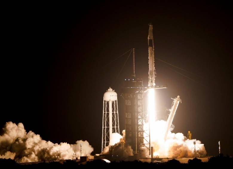 Imagen del momento del lanzamiento del Falcon 9, de la comañía SpaceX. FOTO Tomada de Twitter @Phys.org