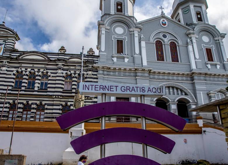 Según datos oficiales, 7,6 millones de los 14,2 millones de hogares en el país tienen acceso a internet y al convertirlo en servicio público esencial se espera aumentar la cobertura FOTO Juan Antonio Sánchez
