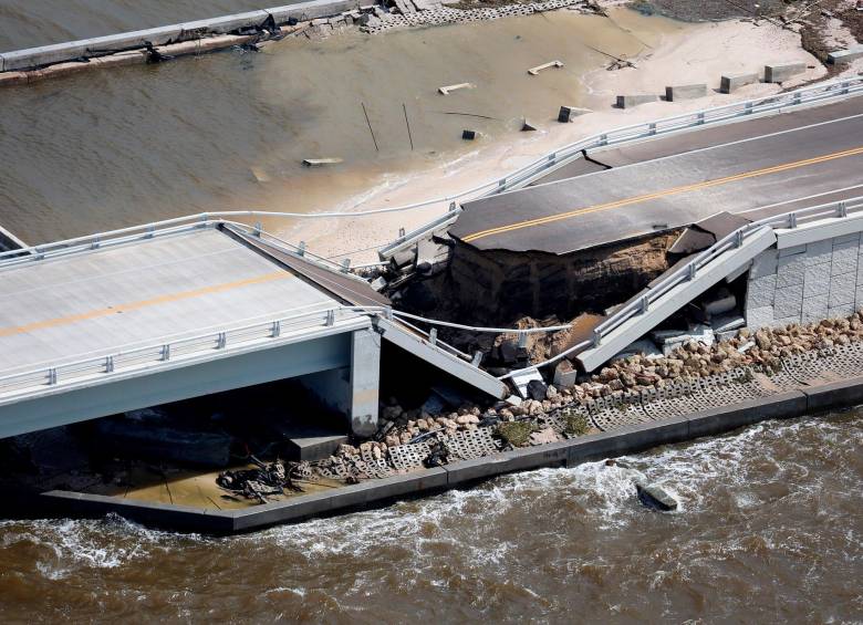 El paso del huracán generó daños en varias vías de la Florida. FOTO :GETTY