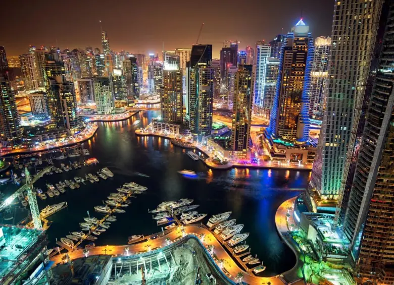 Ultrarricos en la ciudad de Dubái huyen de la guerra que involucra a Medio Oriente. FOTO: Depositphotos