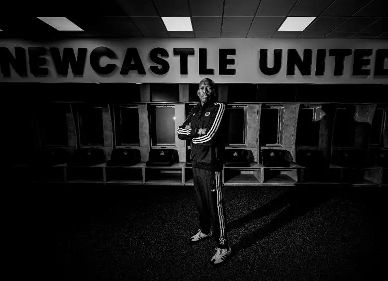 Faustino Asprilla estuvo, 28 años después de su noche mágica en Champions, en el estadio del Newcastle de Inglaterra. FOTO: GETTY