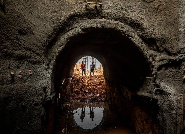 Los trabajos para hacer un nuevo túnel para la quebrada El Indio están frenados desde octubre pasado por falta de pagos. FOTO Camilo Suárez