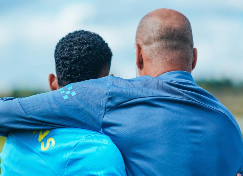 Pep Guardiola en medio de un entrenamiento. FOTO: Redes sociales @ManCity
