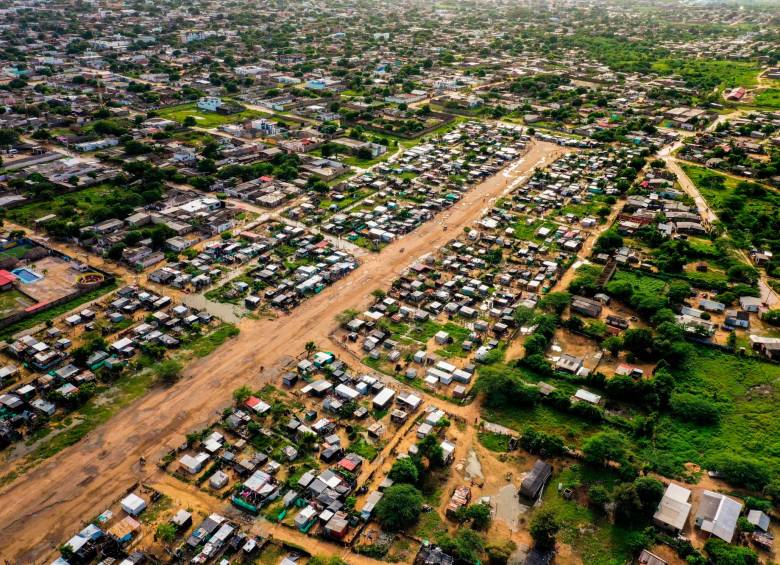 Esta es la vista aérea del asentamiento La Pista que tiene 1.200 metros de largo y alberga 13.000 personas. FOTO: Camilo Suárez