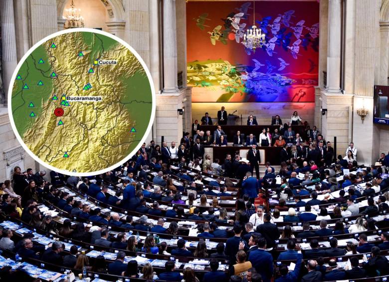 Cuarenta minutos después del sismo de magnitud 5.1 que sacudió al país, la plenaria abrió votación para determinar si el recinto debía ser evacuado. La respuesta de la mayoría de los legisladores presentes fue negativa. FOTO: Colprensa y redes sociales @sgcol