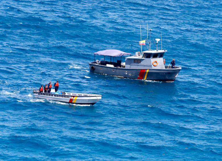En la interdicción de embarcaciones ilegales, la Armada Nacional ha rescatado a migrantes que son dejados en altamar. FOTO juan antonio sánchez