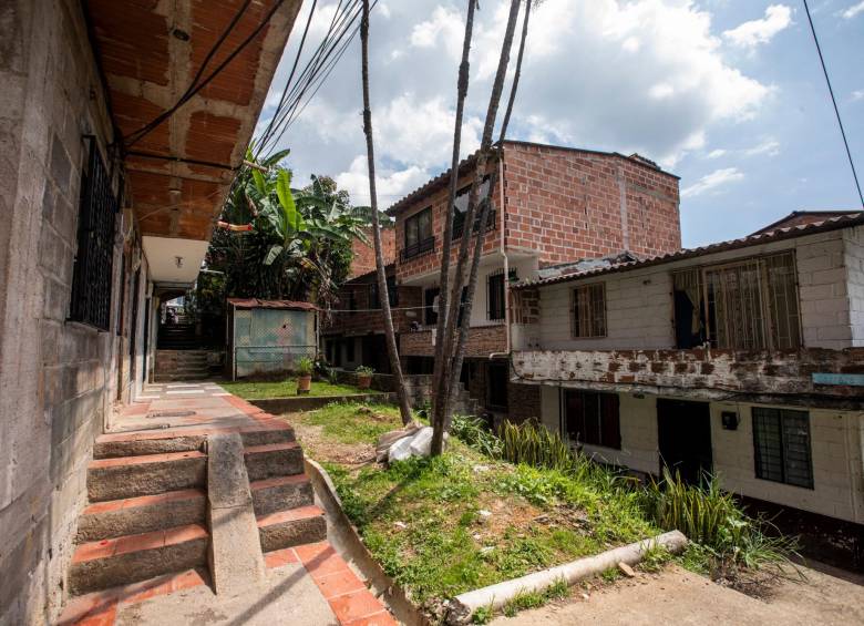 En el barrio La Pradera, de San Antonio de Prado, se produjo el secuestro y la posterior tortura a un comerciante, dentro de su vivienda. La víctima denunció el hecho a las autoridades. FOTO CARLOS VELÁSQUEZ