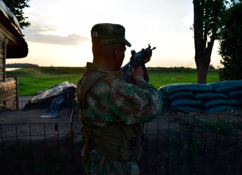 El Ejército fue sacado de la zona por un grupo de campesinos que, al parecer, estaban siendo instrumentalizados y presionados por los armados. FOTO COLPRENSA