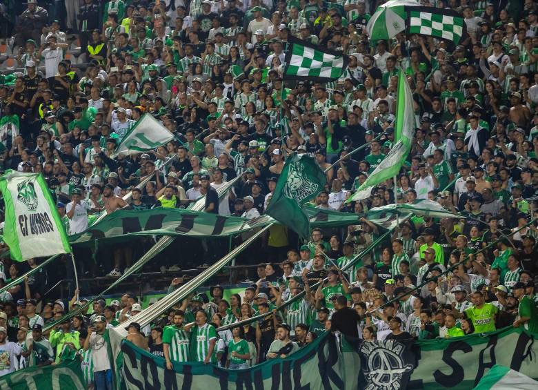 Atlético Nacional suele llenar las tribunas de todos los estadios que visita en Colombia. Foto: Camilo Suárez