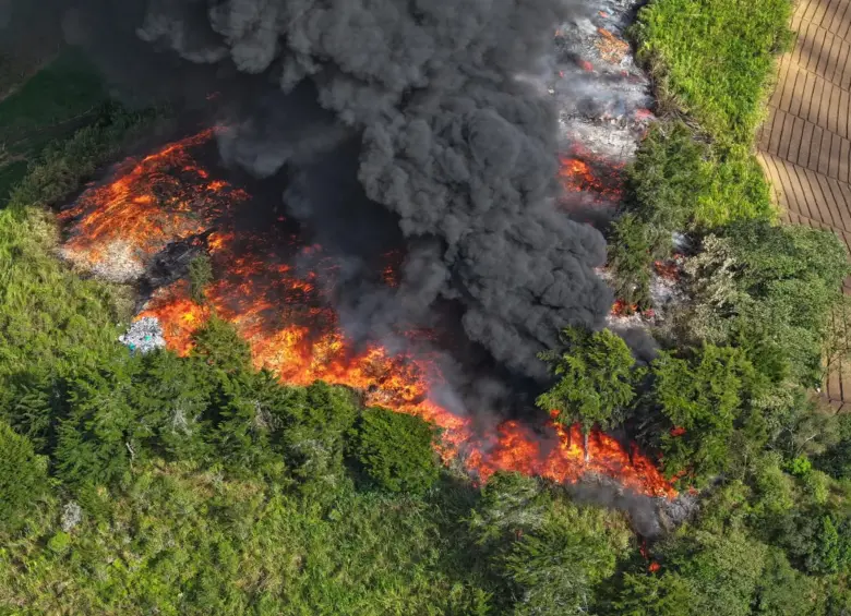 Toma aérea del incendio en la vereda La Laja de Rionegro, oriente antioqueño. FOTO: Cortesía