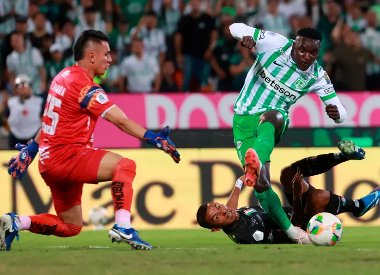 Kevin Viveros uno de los elegidos por Javier Gandolfi para la titular en el duelo ante Once Caldas. FOTO MANUEL SALDARRIAGA 