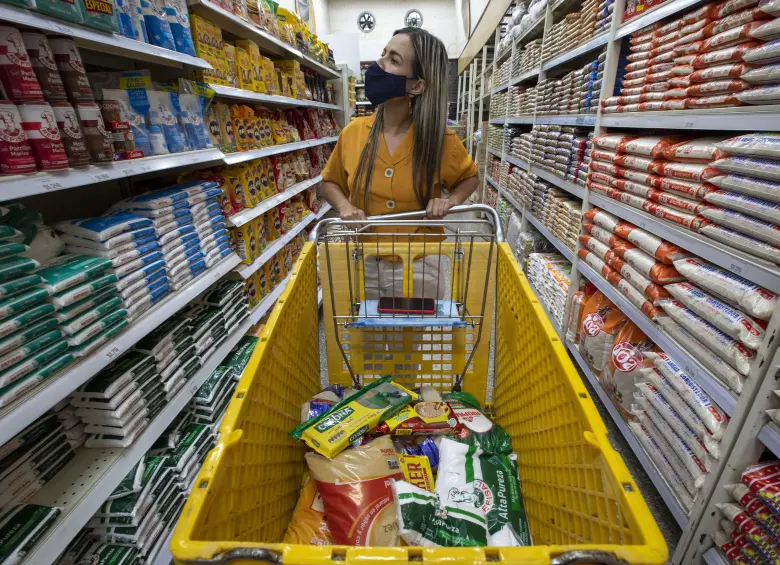 Los hard discount o tiendas de descuento duro ya concentran el 63% de la participación: de cada 100 pesos destinados al consumo masivo, 63 pesos van a parar a este formato. Foto: Edwin Bustamante