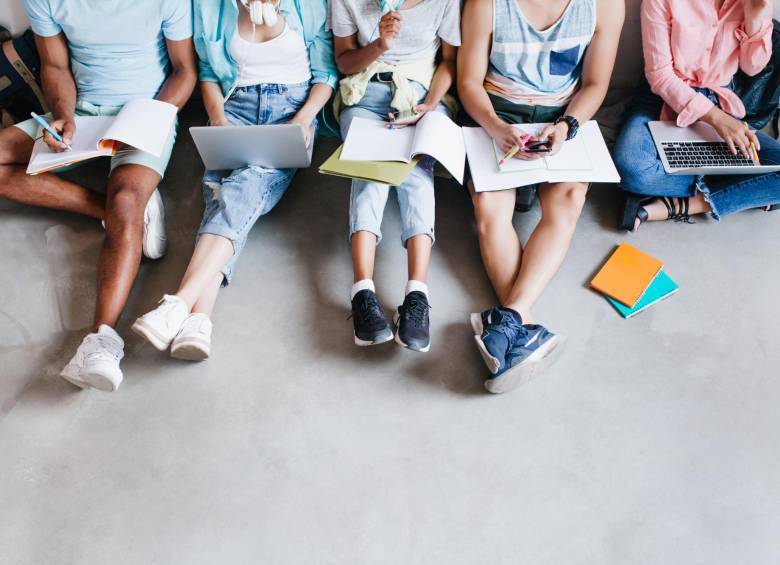 Fueron 14.200 los colegios analizados y 819 lograron clasificar. Foto: lookstudio en Freepik