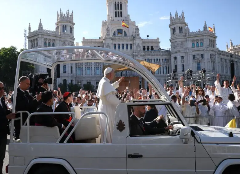 El papa León XIV ofició este domingo una misa al aire libre en pleno centro de Madrid, que reunió más de un millón de personas, en su segundo día de visita a España. FOTO: AFP