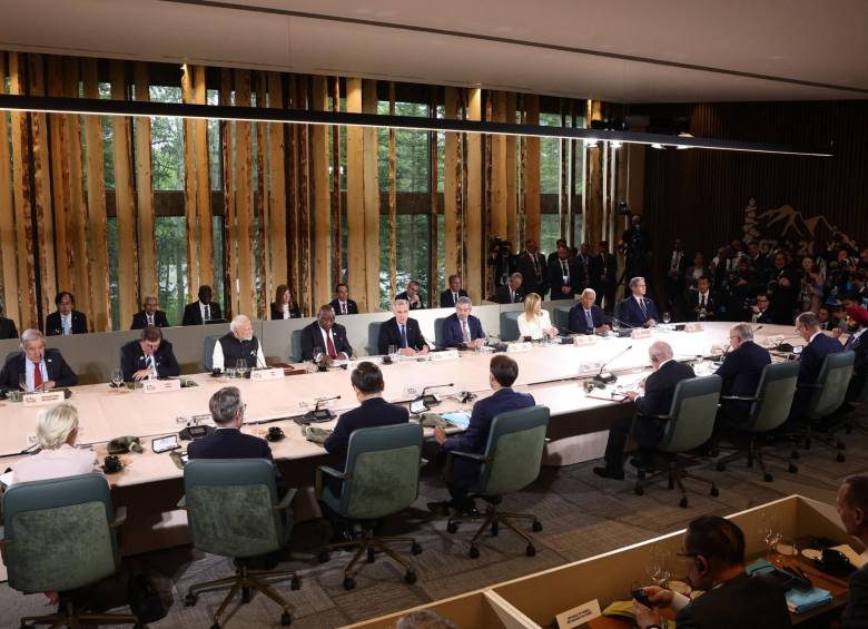 Despues de estas declaraciones, el primer ministro canadiense Mark Carney, anfitrión de la cumbre, anunció que su país proporcionará nueva ayuda militar a Ucrania. FOTO: AFP