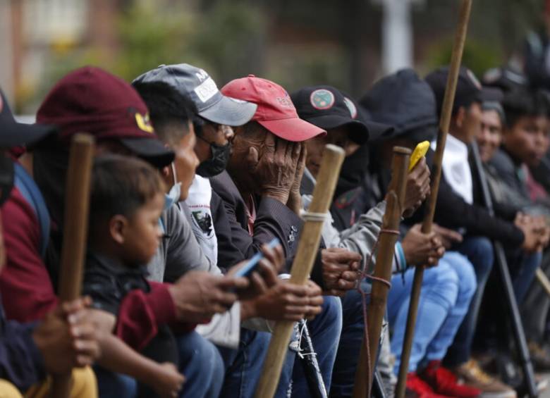 Algunos miembros de la comunidad de indígenas Emberá Katio se vuelven a tomar el Parque Nacional en protesta por las malas condiciones en las que han habitado la UPI de la Florida, se encuentran realizando diálogos con algunos entes locales y nacionales. FOTO: Colprensa