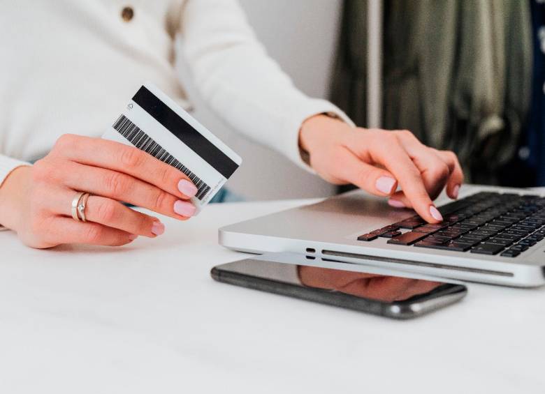 Los agentes de inteligencia artificial podrán comparar precios, analizar productos y realizar compras automáticamente, obligando a las marcas en Colombia a demostrar con datos el valor de sus productos y servicios. FOTO suministrada por Burson