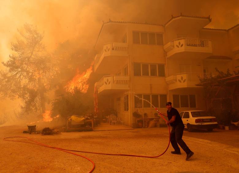 Las autoridades han reportado más de 60 incendios en diferentes partes de Grecia. FOTO: GETTY