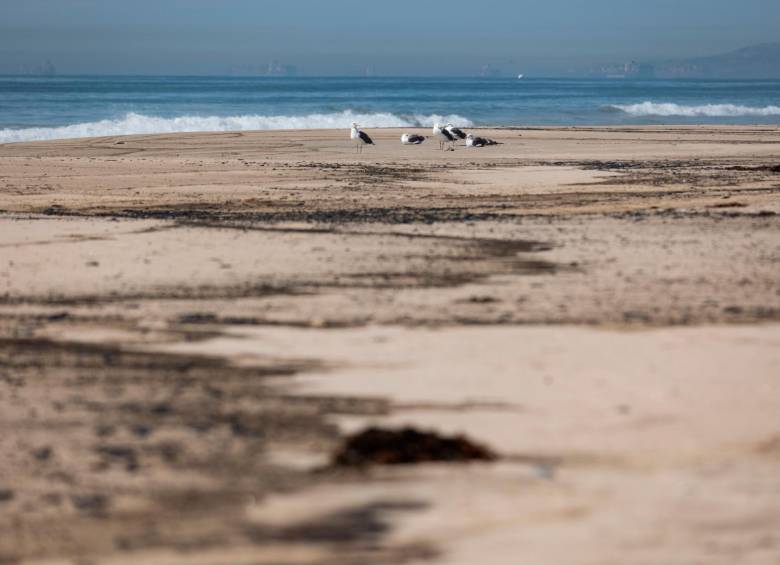 Derrame de 570.000 litros de petróleo llega al Pacífico en California