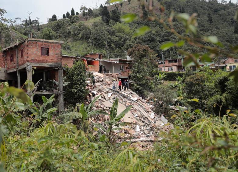 Por ahora, el colapso de las dos viviendas no ocasionó perdidas de vidas humanas. FOTO: CARLOS VELÁSQUEZ