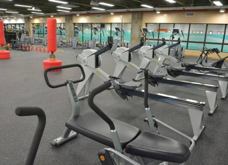 Estas son las instalaciones del gimnasio del quinto piso de la Alcaldía de Medellín, para el uso exclusivo de los servidores. FOTO El Colombiano