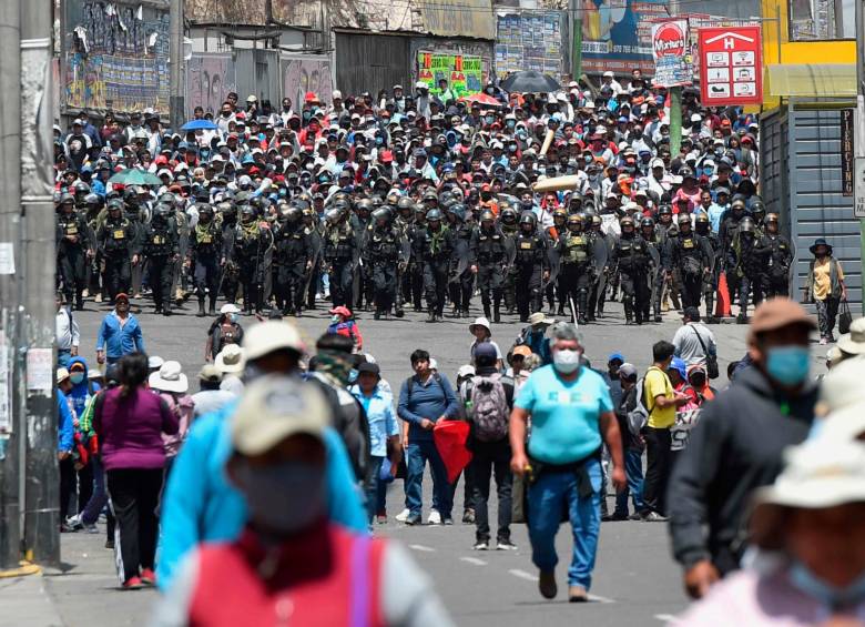 La protestas en Perú ya suman ocho muertos y por lo menos 200 heridos. FOTO: EFE 