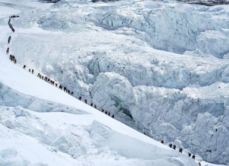 Más de 270 escaladores en un día en el Everest por el lado de Nepal. Foto: redes sociales