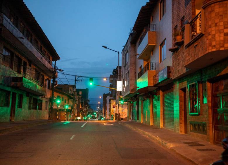En el Valle de Aburrá, municipios como Envigado, acogieron la medida del toque de queda desde las 6:00 p.m. hasta las 5:00 a.m. hasta el 19 de abril. FOTO EDWIN BUSTAMANTE