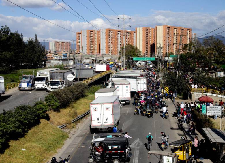 El paro camionero generó dificultades en la movilidad durante los meses de agosto y septiembre. Foto: Colprensa