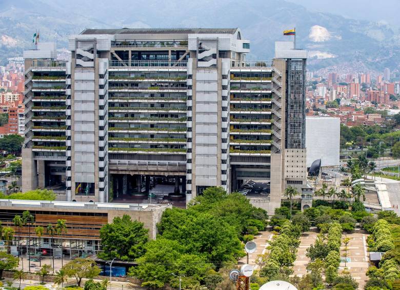 La Alcaldía de Medellín alista una iniciativa para cambiar las condiciones que regulan las transferencias provenientes de EPM, hoy con una alta presión financiera. FOTO JUAN ANTONIO SÁNCHEZ