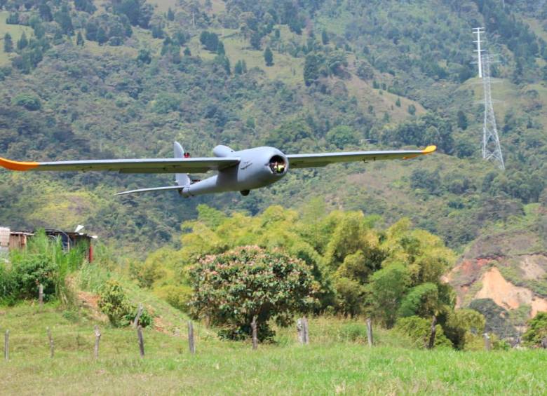 En total serán cinco drones los que vigilarán la planeación territorial: dos tipo avión y tres convencionales. Todos tienen capacidades específicas para trabajo en campo. FOTO Alcaldía de Medellín