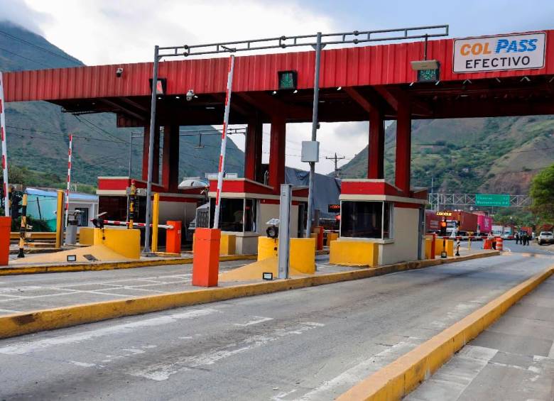 La ANI autorizó el paso sin cobro de peajes para maquinaria amarilla y vehículos que transporten ayuda humanitaria hacia las zonas afectadas por la emergencia sísmica. FOTO cortesía ANI