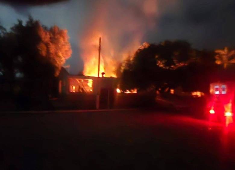 En la noche del viernes, presuntos integrantes del ELN atacaron el Batallón de Infantería Liviana N.° 15 General Francisco de Paula Santander del Ejército en Ocaña. Foto: redes sociales 