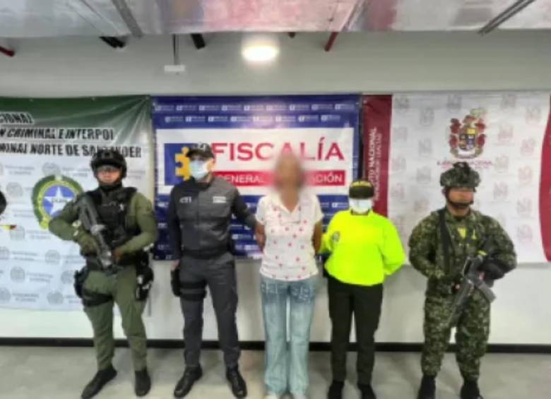 Captura de Flor Alba Caballero Bolívar, conocida como alias La Profe. FOTO: POLICÍA NACIONAL, FISCALÍA Y EJÉRCITO NACIONAL