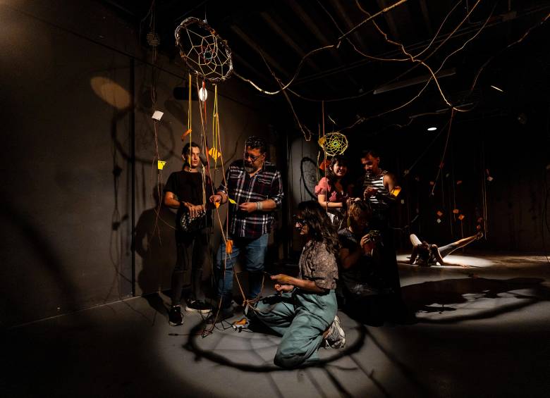 En Imagineros los espectadores asumen el rol de cocreadores y las obras rompen la cuarta pared escénica para entablar diálogos con la gente. FOTO camilo suárez