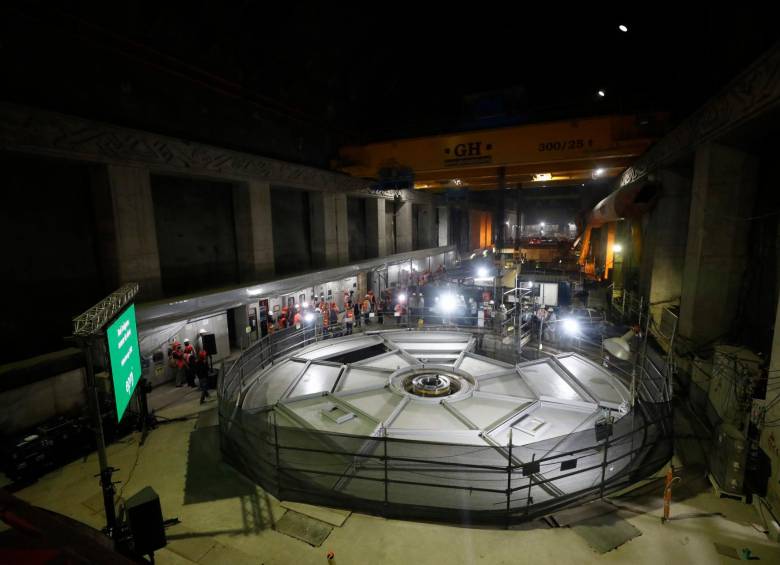 En la casa de máquinas se avanza para habilitar las unidades de generación. FOTO: CAMILO SUÁREZ
