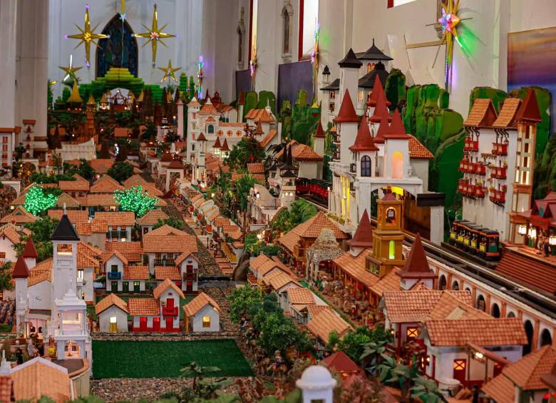 El pesebre costumbrista, en todo su esplendor, con cientos de casas y edificaciones que retratan la historia de Antioquia. FOTO Manuel Saldarriaga.