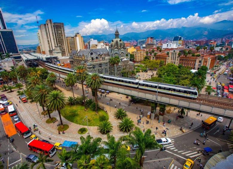 Medellín es una de las ciudades favoritas para visitar en 2025: es la más buscada por los extranjeros, de acuerdo con Booking.com. FOTOS El Colombiano y Getty