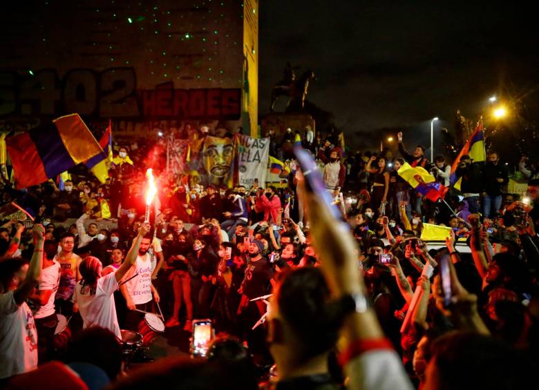 Las manifestaciones en el monumento de los Héroes fueron pacíficas en su mayoría. FOTO: COLPRENSA