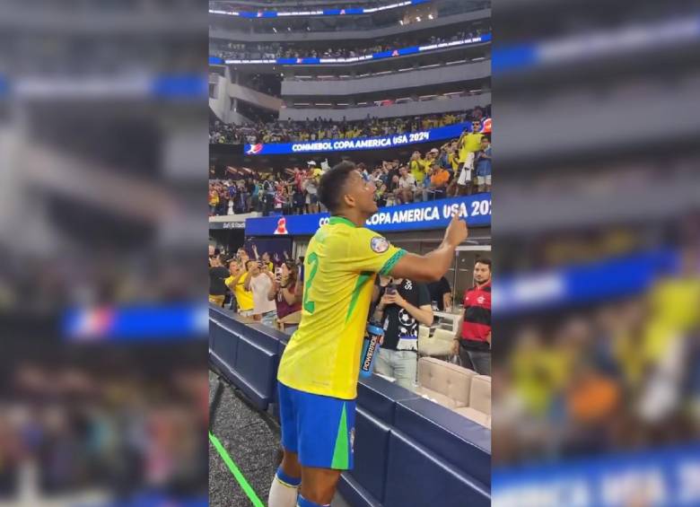 Danilo es actualmente el capitán de Brasil. FOTO captura de video