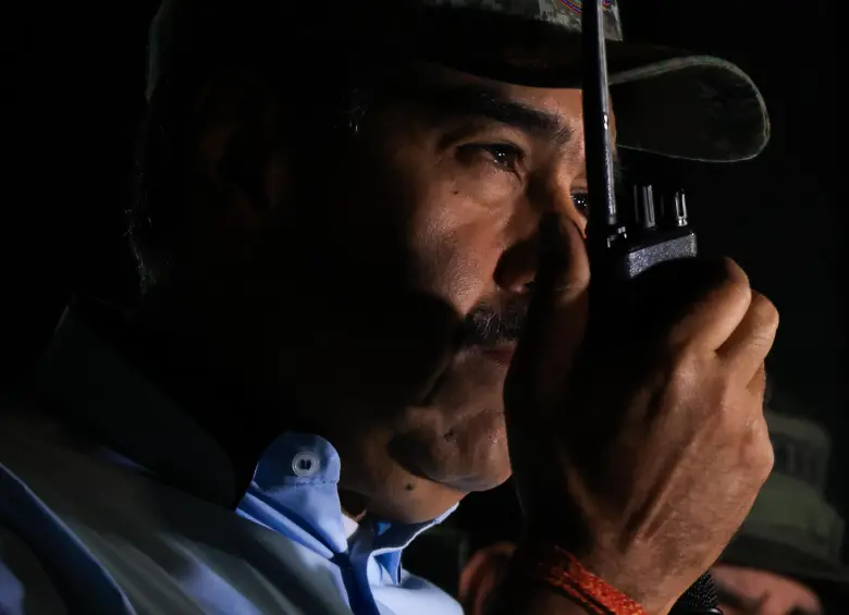 Imagen proveída por la Presidencia de Venezuela del presidente venezolano, Nicolás Maduro, hablando por radio de intercomunicación durante la activación del Plan Independencia, en Ciudad Caribia, en el estado La Guaira, Venezuela, el 11 de septiembre de 2025. FOTO:<i> Xinhua/Presidencia de Venezuela</i>