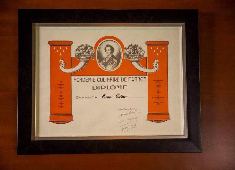 Esta es la certificación que la hace miembro de la Academia Culinaria de Francia. FOTO Carlos Velásquez.