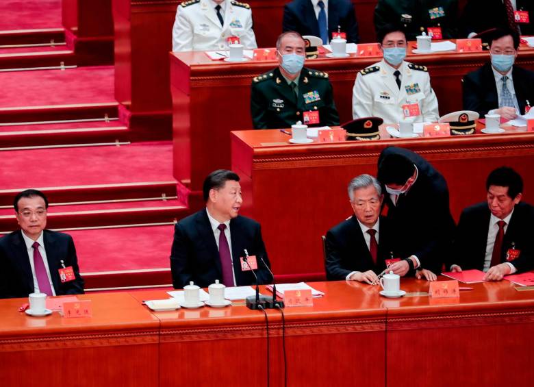La aparente e inesperada purga pública del expresidente Hu Jintao, predecesor inmediato del actual líder chino, Xi Jinping, convulsionó hoy la clausura del XX Congreso del Partido Comunista de China. FOTO: EFE 