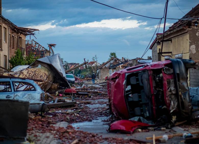 Las imágenes que deja la destrucción por tornado en República Checa