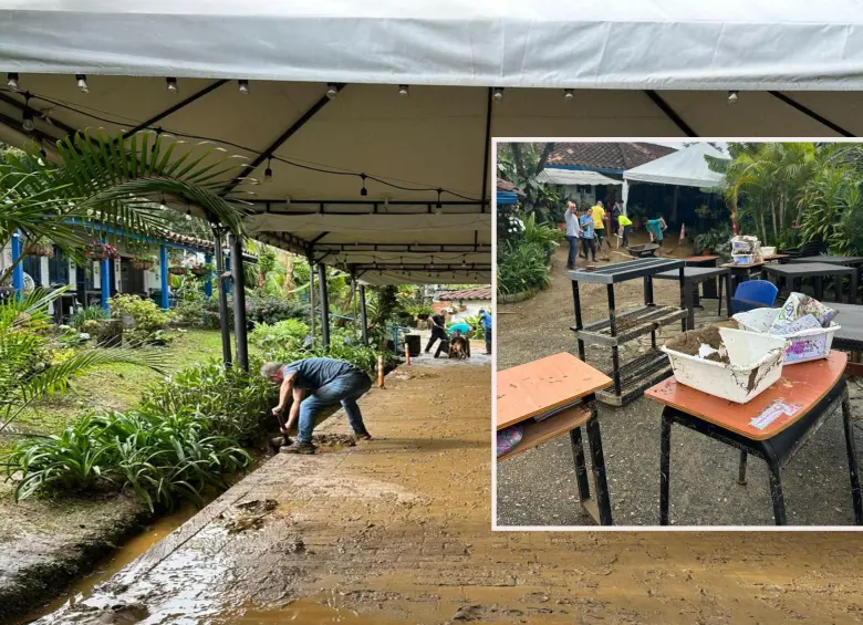 Adelante: el agua y el lodo afectaron las instalaciones del colegio. Atrás, empleados de la institución retiran lodo con palas. FOTO: Cortesía.